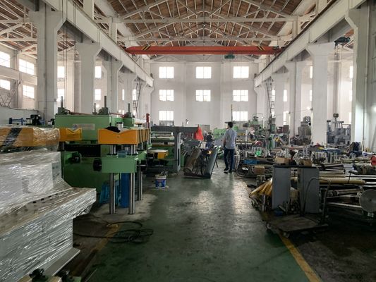 يستخدم خط حز لفائف الصلب للسمك 0.6 ~ 10mm لماكينة الدرفلة على البارد ، مطحنة الأنابيب الملحومة ، آلة التشكيل بالدرفلة ، إلخ.